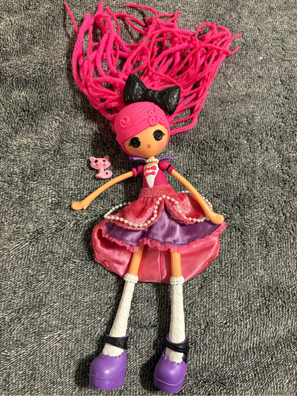 Lalaloopsy Confetti Carnivale Doll w/ Pink Cat Pet – Long Silly Hair